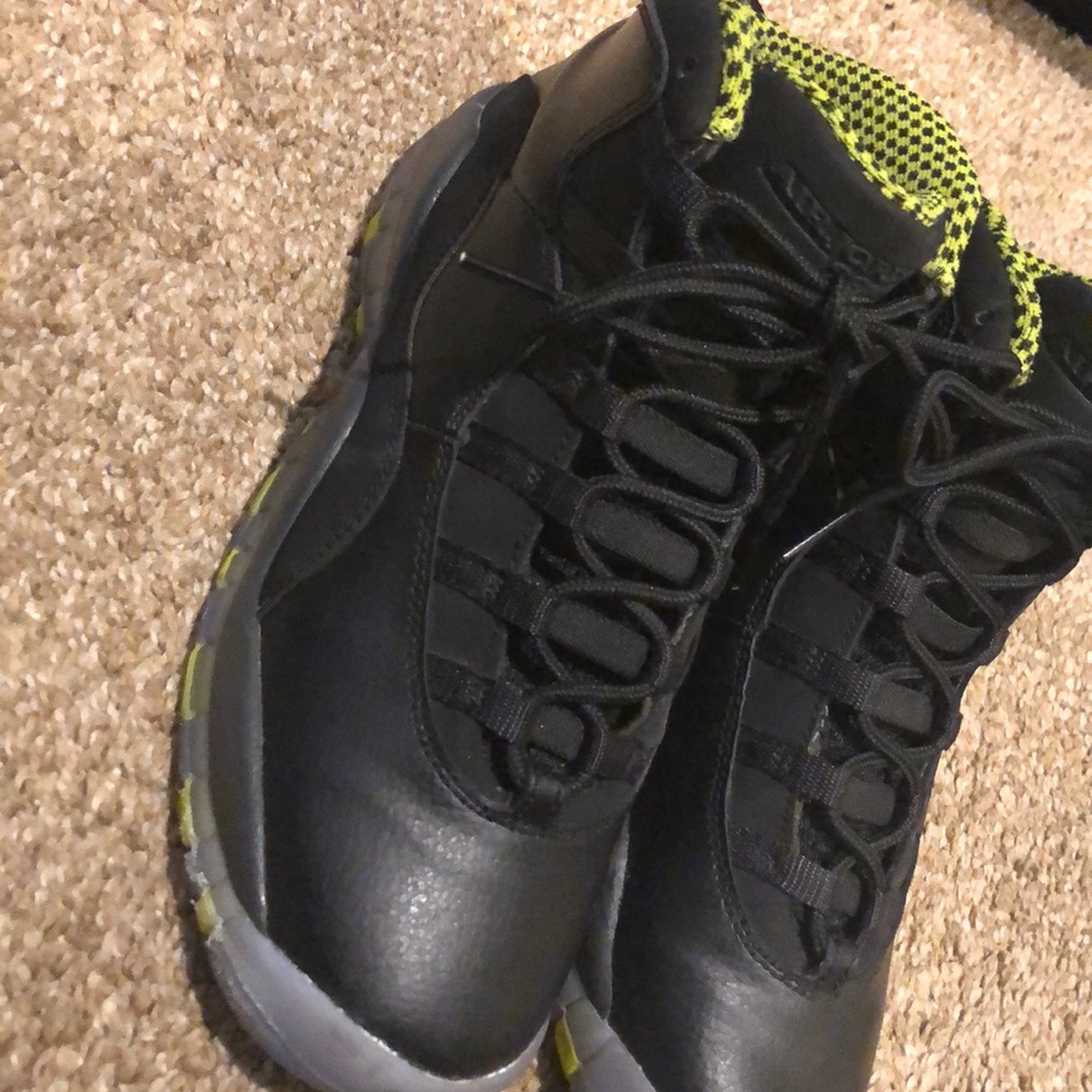 Jordan 10 black venom green size 6Y